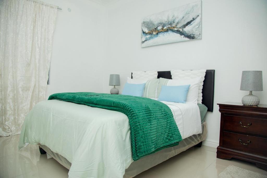 Sunbird House Bed & Breakfast *